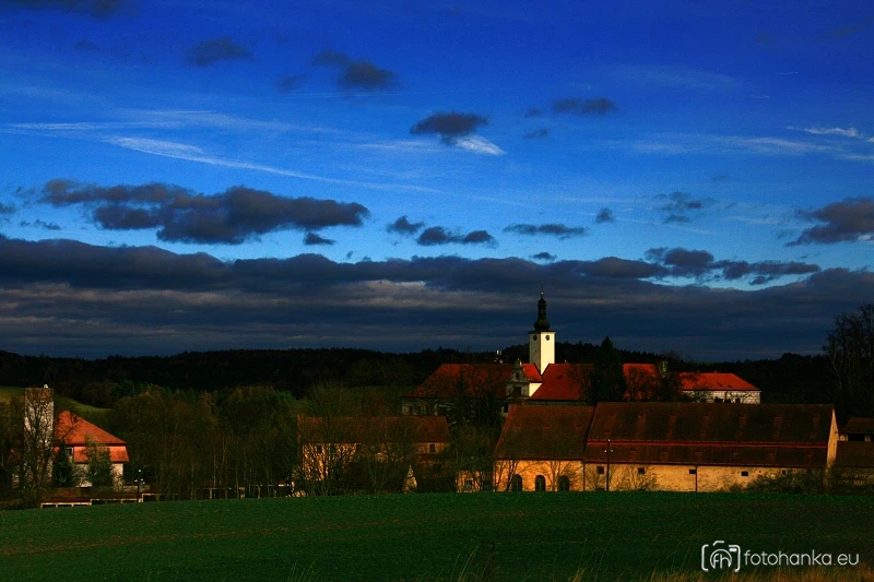 Komorní Hrádek