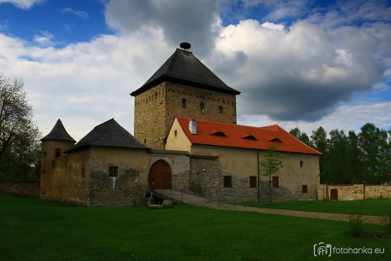 Kestřany